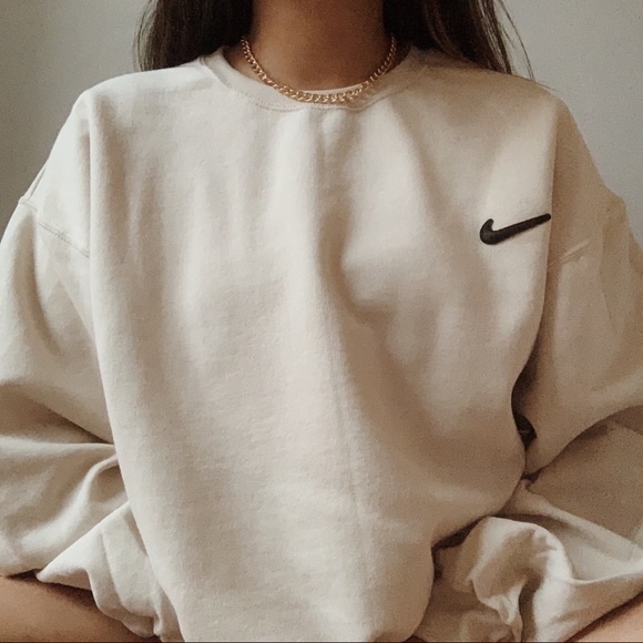 nike beige crewneck sweatshirt ✰ - Picture 2 of 3